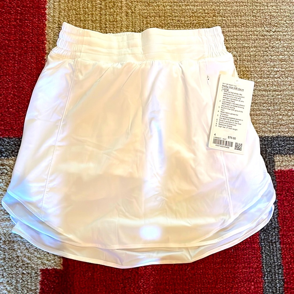 BRAND NEW: lululemon size 4 north hot (long length) skirt